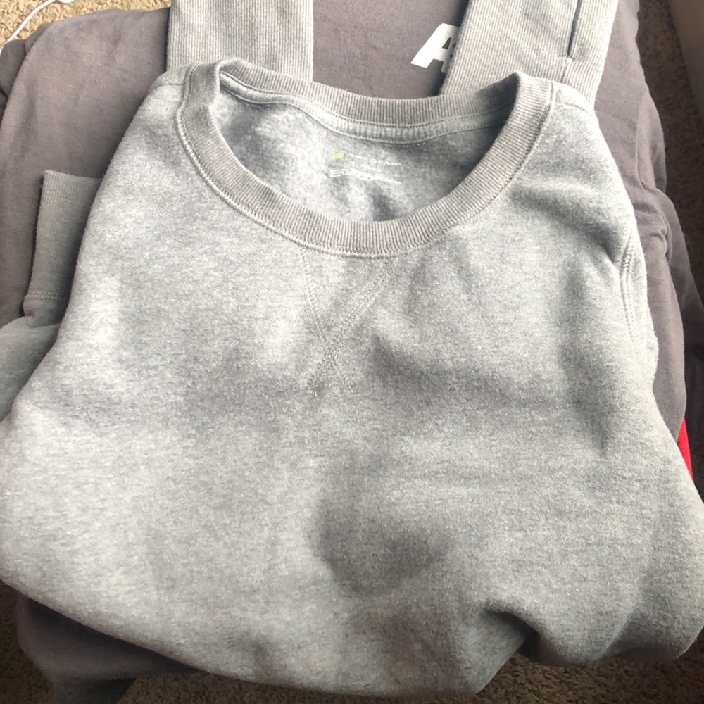 Gray workout sweatshirt